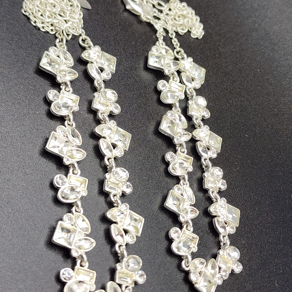 Elegant Silver Necklace‎ with Crystal Accents - Picture 4 of 10